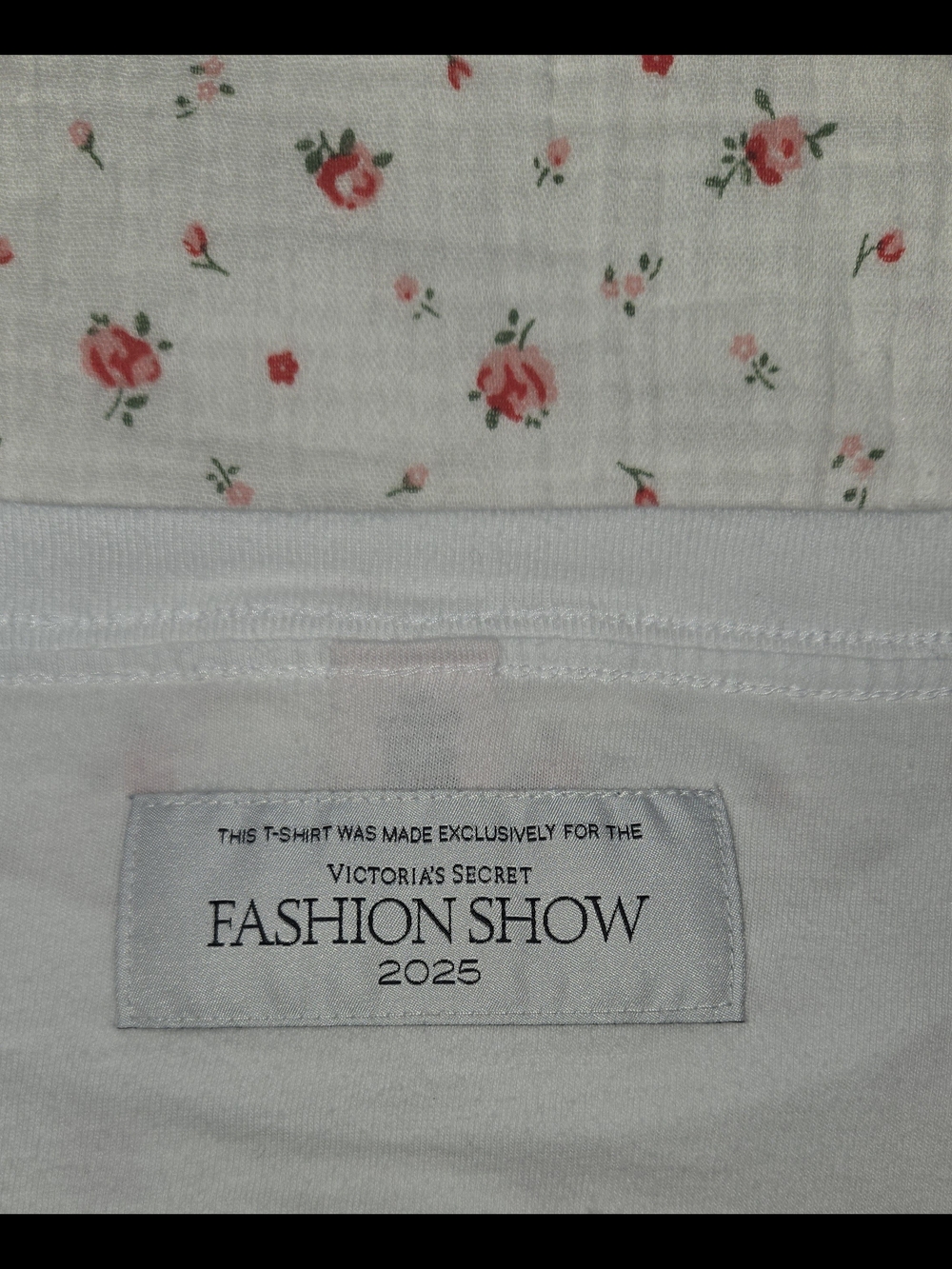 VICTORIAS SECRET 2025 FASHION SHOW ICON OVERSIZED TEE - Picture 4 of 4